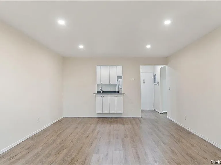 142 Trenchard St #2E — Photo 8