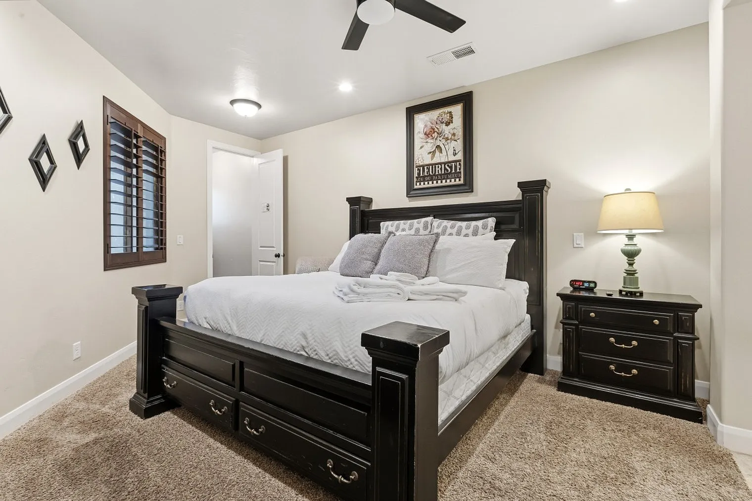 4 bed, 3.0 bath, 1754 sqft, $3,840 — Photo 4
