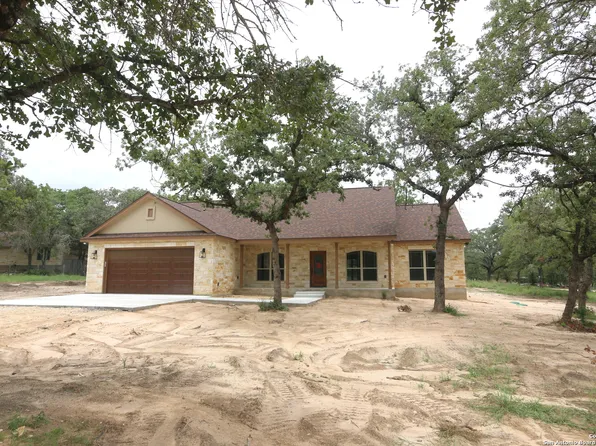 819 Shady Grove Lane, Adkins, TX 78101