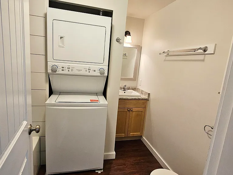 823 Edinburgh St — Photo 8