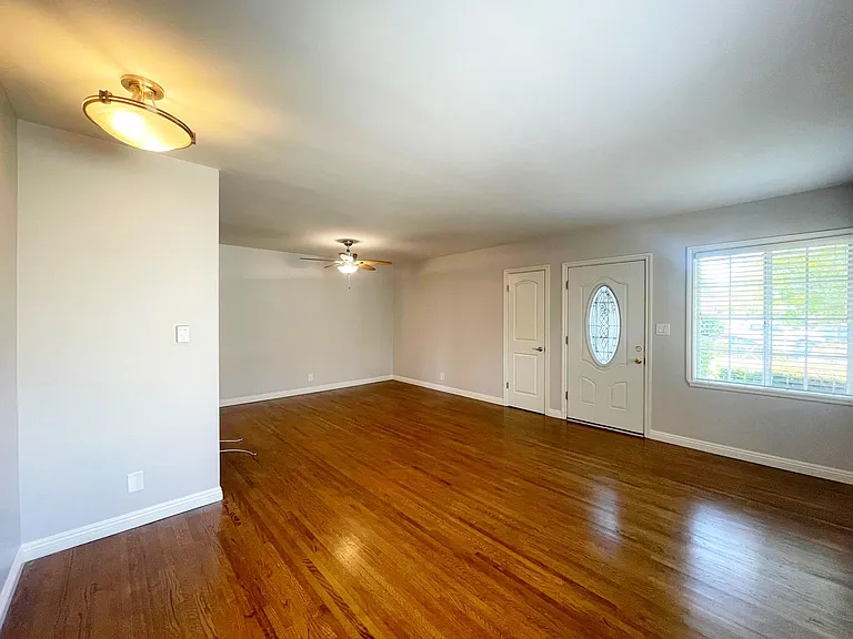 5736 Kester Ave — Photo 5