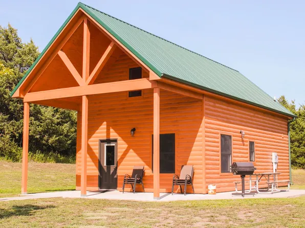 3710 Farnum Creek Rd, Milford, KS