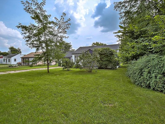 3rd image of 217 Winona Dr