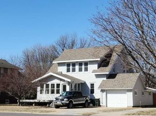 317 5th St, Gaylord, MN 55334