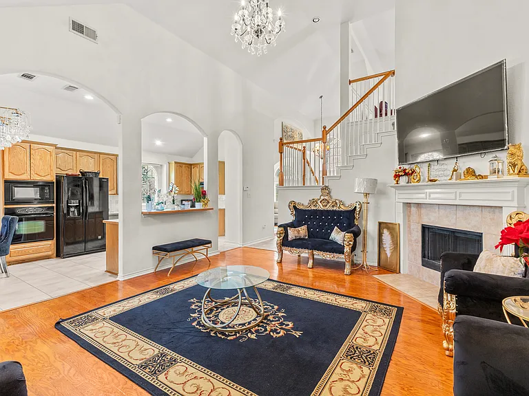5231 Kathryn Dr — Photo 8