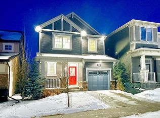 148 E Carrington Cir NW, Calgary, AB T3P 0Y4