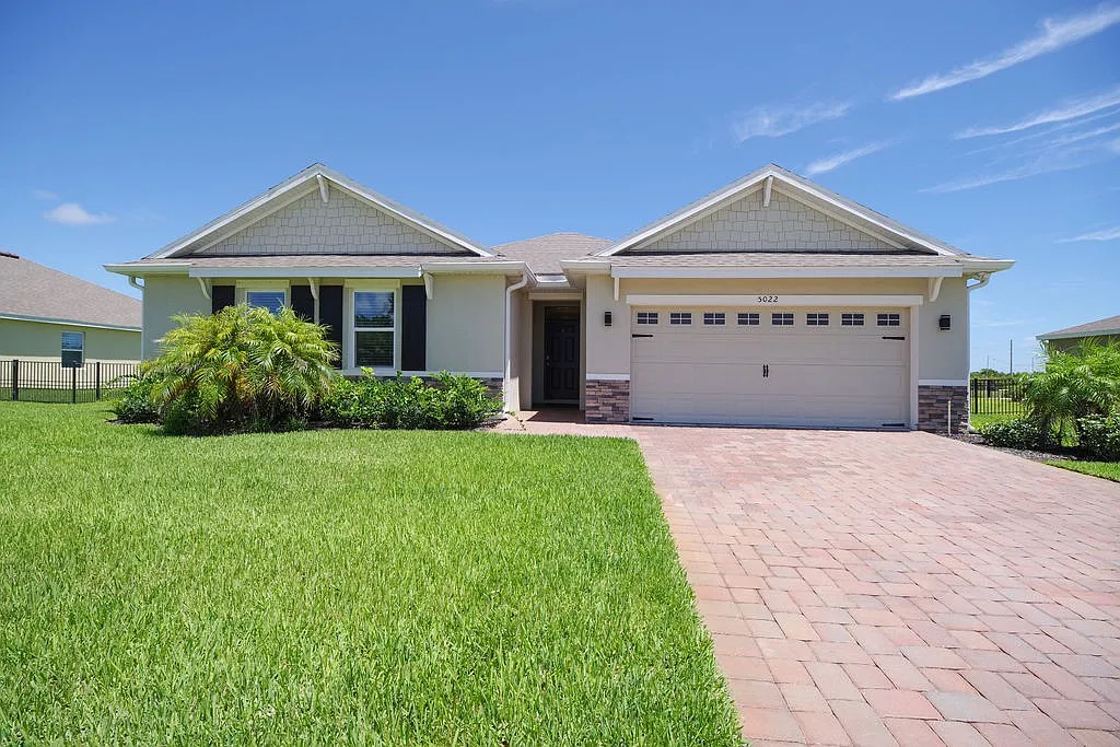 4 bed, 2347 sqft, $2,550 — Photo 1