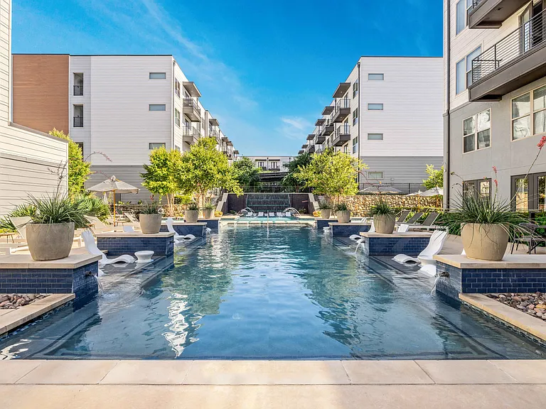 Resort-style Swimming Pool