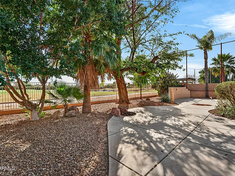 1365 E Betsy Ln — Photo 29