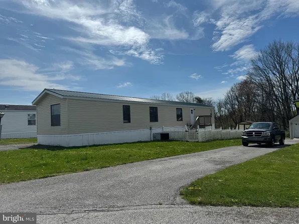 3871 Grosh Dr, Greencastle, PA 17225