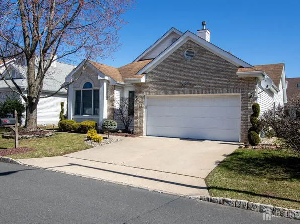 9 Brighton Ct, Monroe Township, NJ 08831