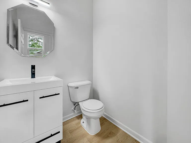 1089 Ellsworth Dr — Photo 5