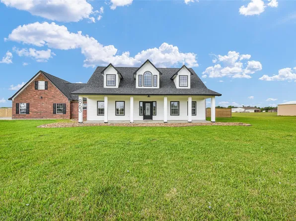 863 Bunkhouse Trl, Angleton, TX 77515