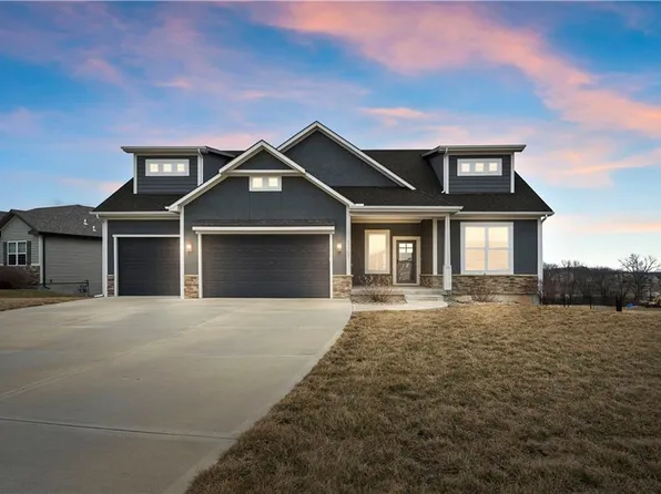 17701 Greyhawke Ridge Dr, Smithville, MO 64089