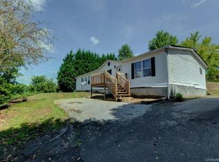 947 Jackson Loop Rd, Flat Rock, NC 28731