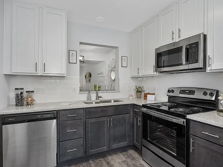 Ivy Hills Living Spaces — Photo 142