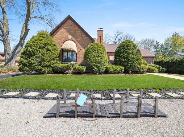 1125 Cedar Ave, Elgin, IL 60120