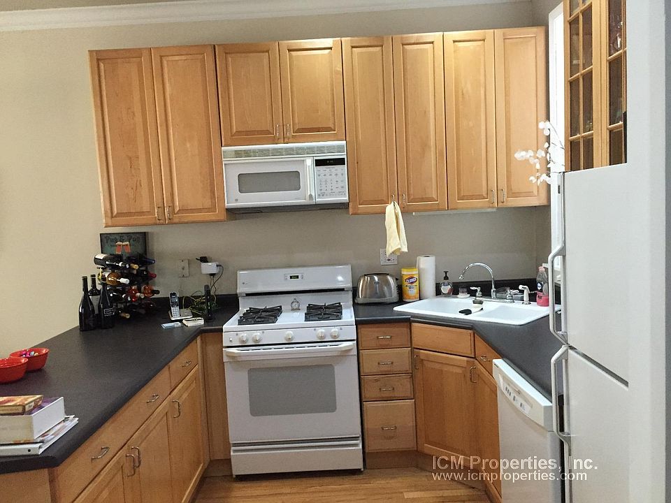 2nd image of 3854 N Southport Ave APT 3S