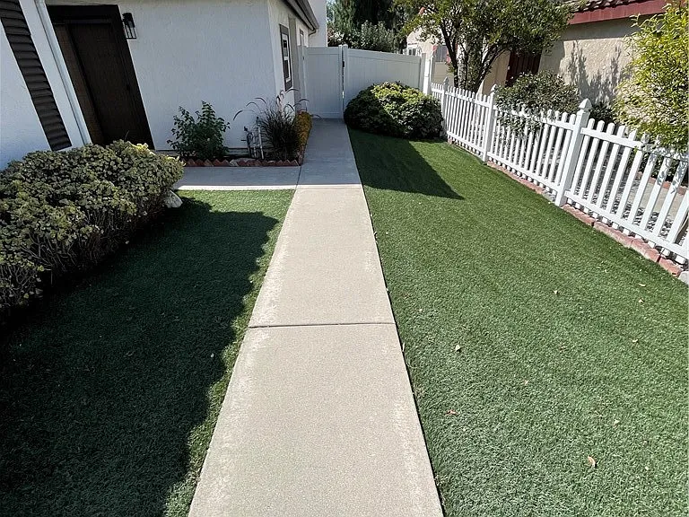 2668 Hacienda Dr — Photo 2