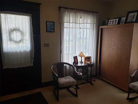 3rd image of 8 Duane Ave