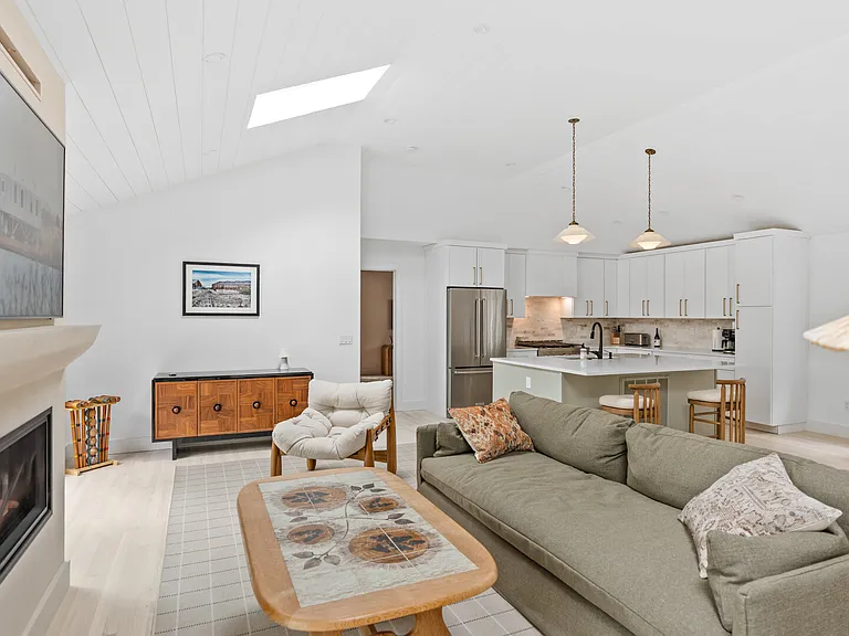 1480 Harbor Ln — Photo 7