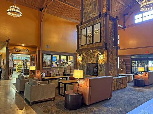 7020 Grand Geneva WAY #166, Lake Geneva, WI 53147
