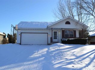 905 W Mohawk Trl, Deforest, WI 53532