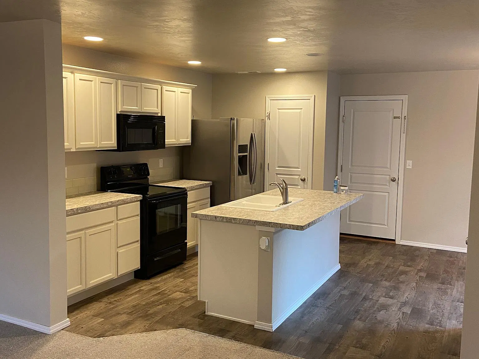 10057 W Rustica St — Photo 3