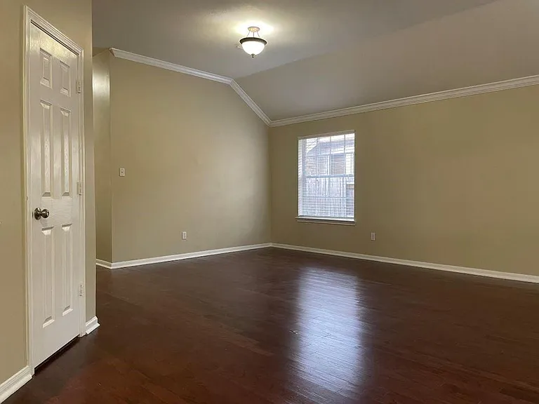 214 Darby Trails Dr — Photo 5