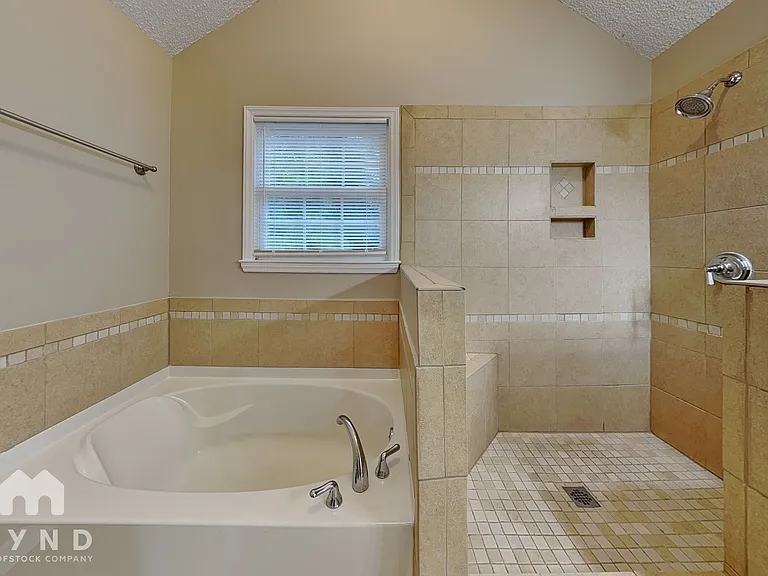 4521 Aviemore Cres — Photo 11