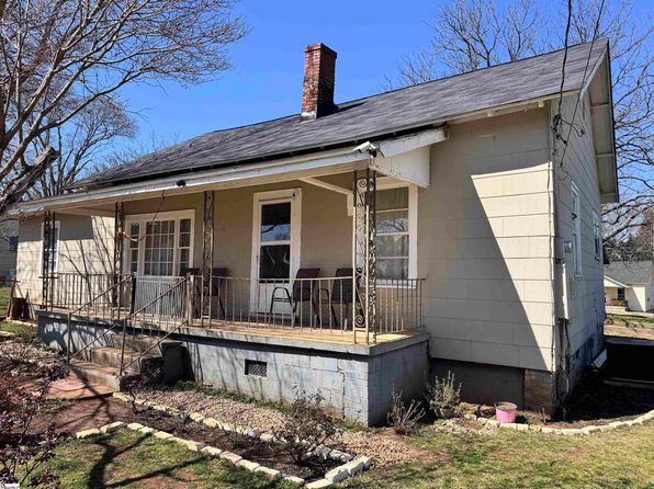 14 19th St, Greer, SC 29651