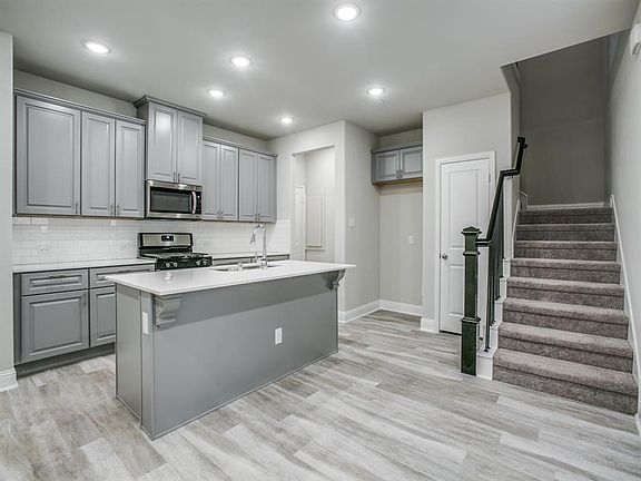 4th image of 6420 Burbank Way