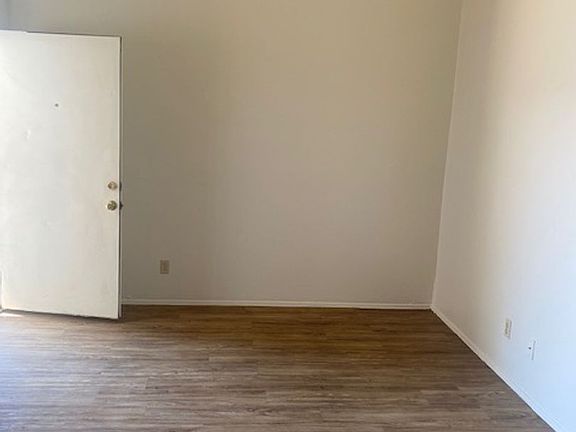 4th image of 3900 El Potrero Ln #1