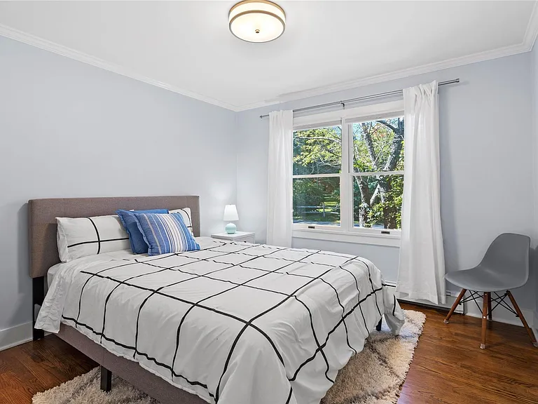 300 Marion Pl — Photo 10