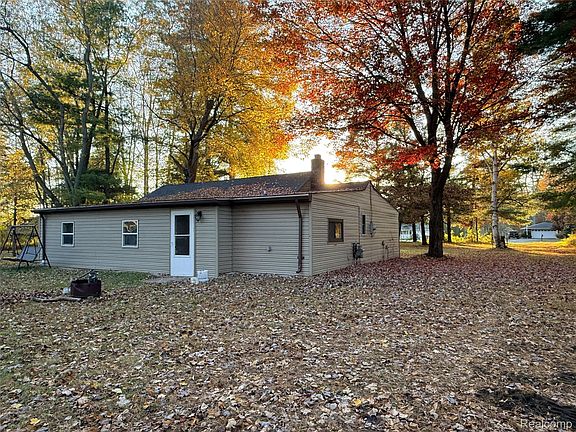 3rd image of 2682 Range Rd