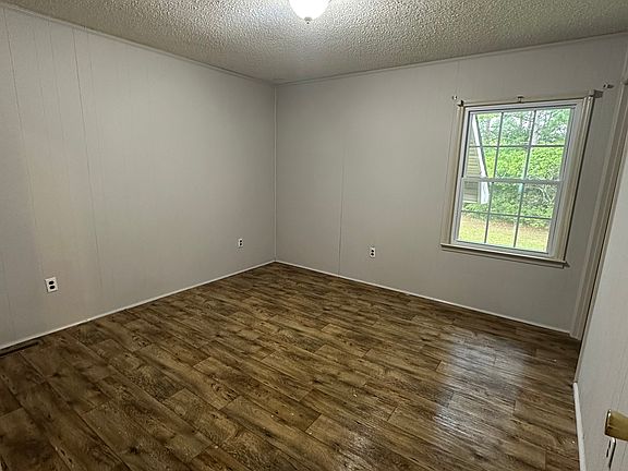 5th image of 117 Loispaul Cir