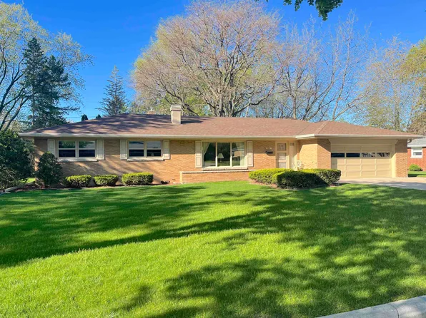 150 Hilltop Dr, Green Bay, WI 54301