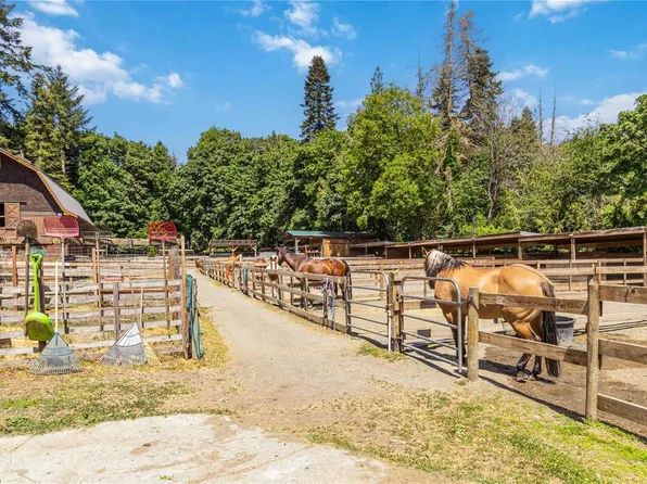 5480 Sooke Rd, Sooke, BC V9Z 0C7