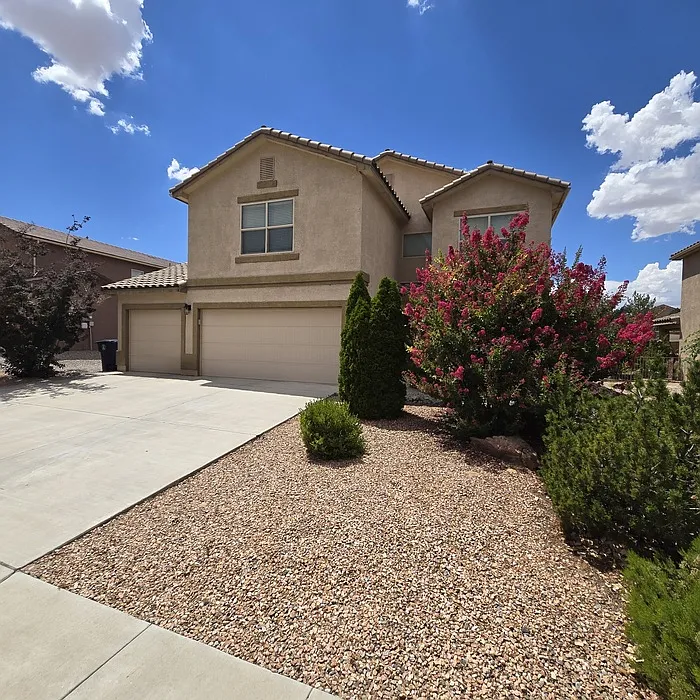 4 bed, 2.5 bath, 2466 sqft, $2,500 — Photo 2