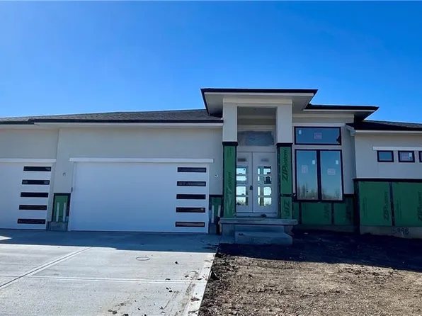 15998 S Twilight Ln, Olathe, KS 66062