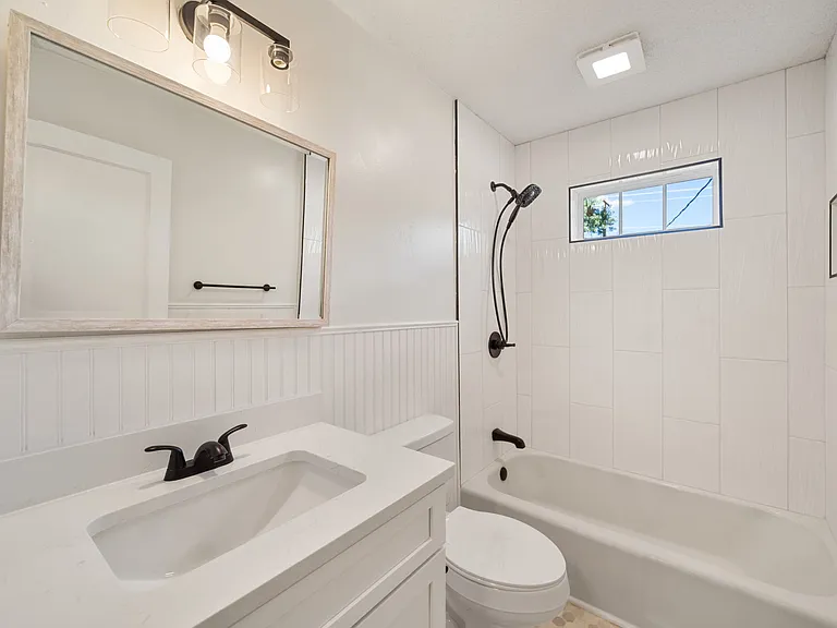 2312 Maple St — Photo 10