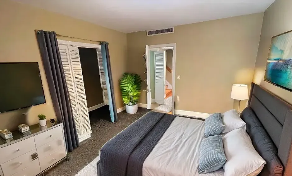 3 bed, $4,900 — Photo 4