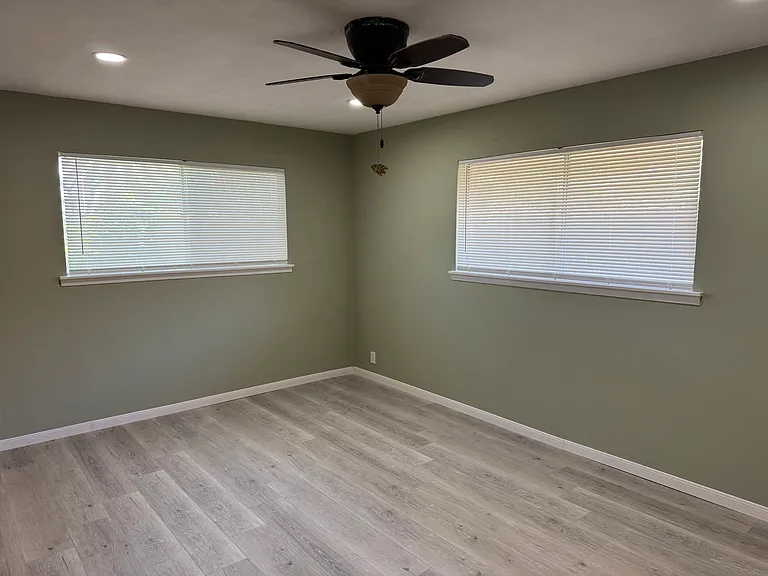 4629 Janssen Dr — Photo 11