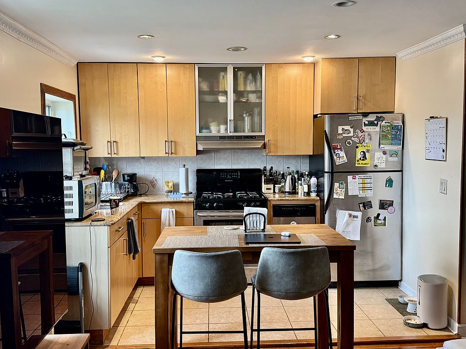 1st image of 265A Madison St #3