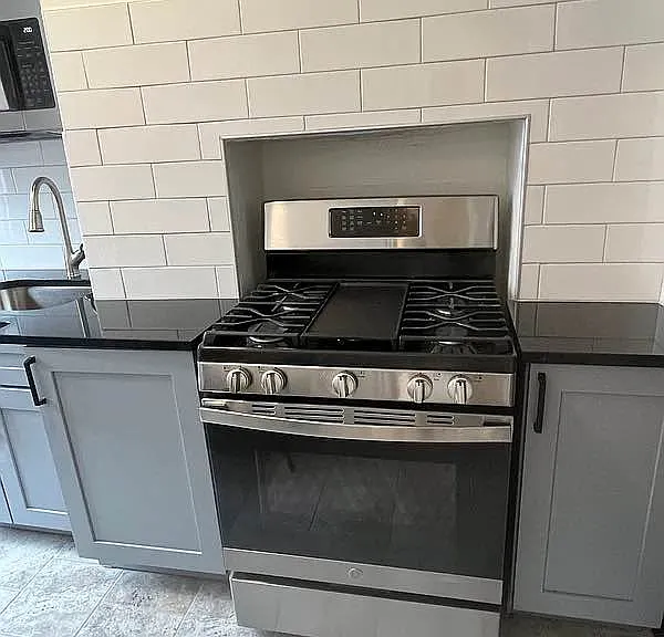 83 Cornelia St #3 — Photo 9