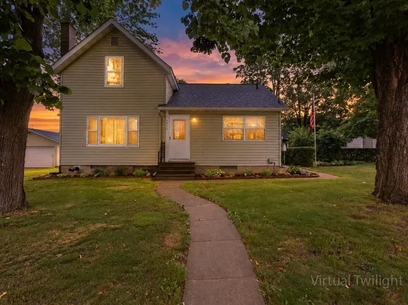 2216 3rd St E, Menomonie, WI 54751