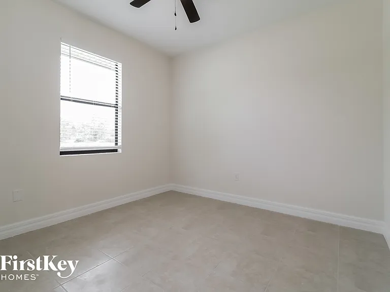 711 Nimitz Blvd — Photo 11