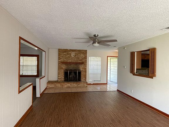 3rd image of 1919 Cannonwood Ln