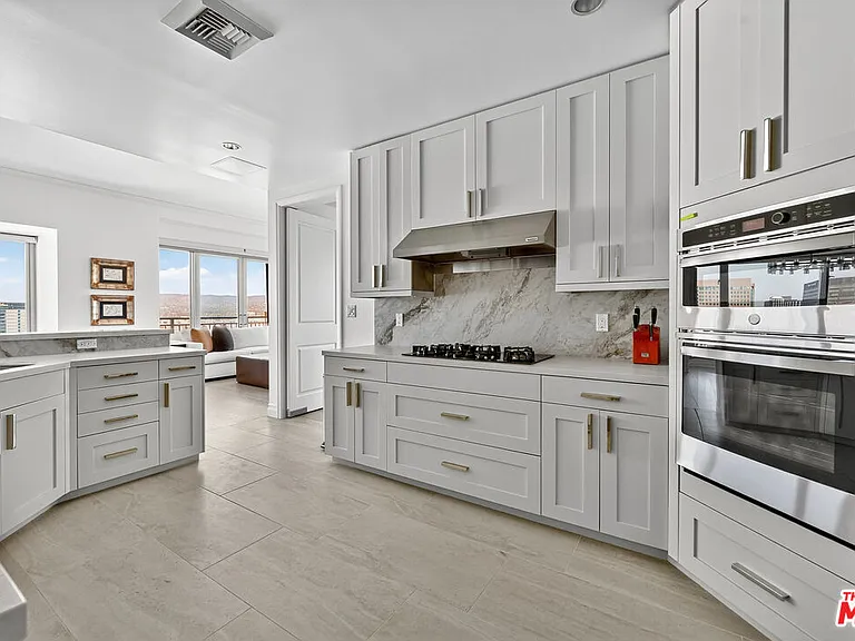 10727 Wilshire Blvd #1802 — Photo 10