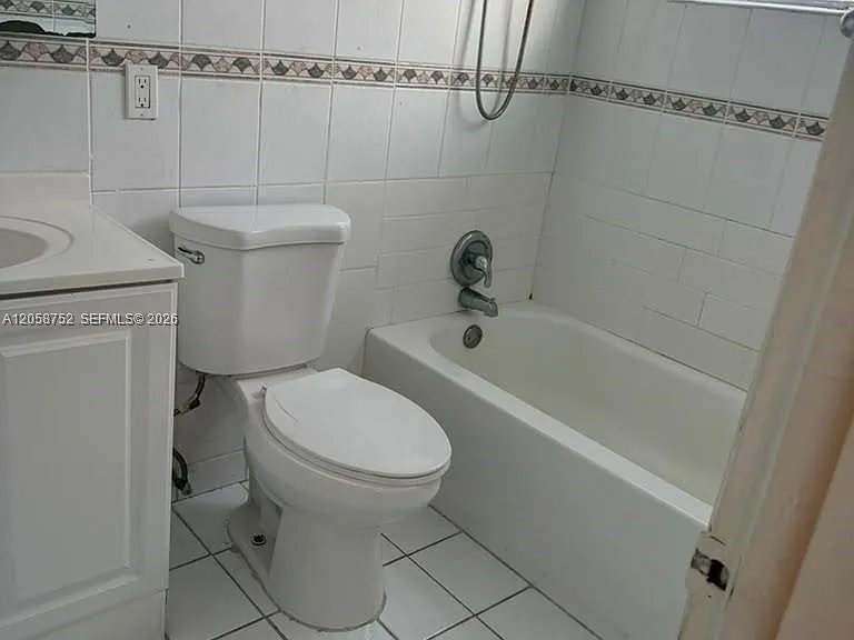 1330 W 54th St #221C — Photo 21